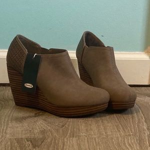 Dr. Scholl's Shoes - Dr Scholl's Harlow wedge bootie/Taupe Size 6 Dr. Scholl's Shoes - Dr Scholl's Harlow wedge bootie/Taupe Size 6